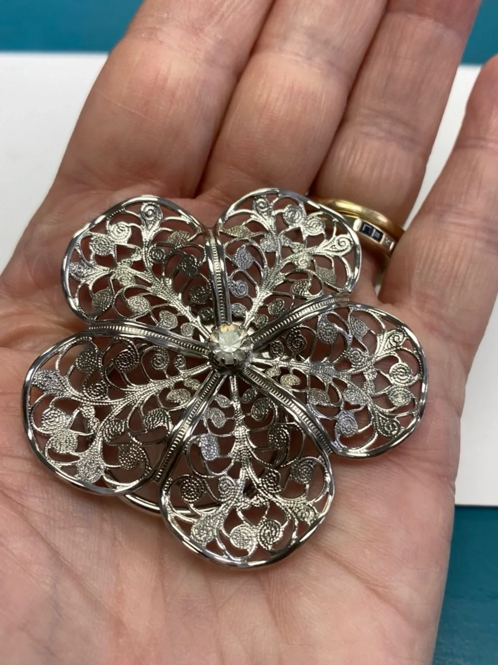 Vintage Jeri Lou Filigree Floral Statement scarf pin  in Silver Tone